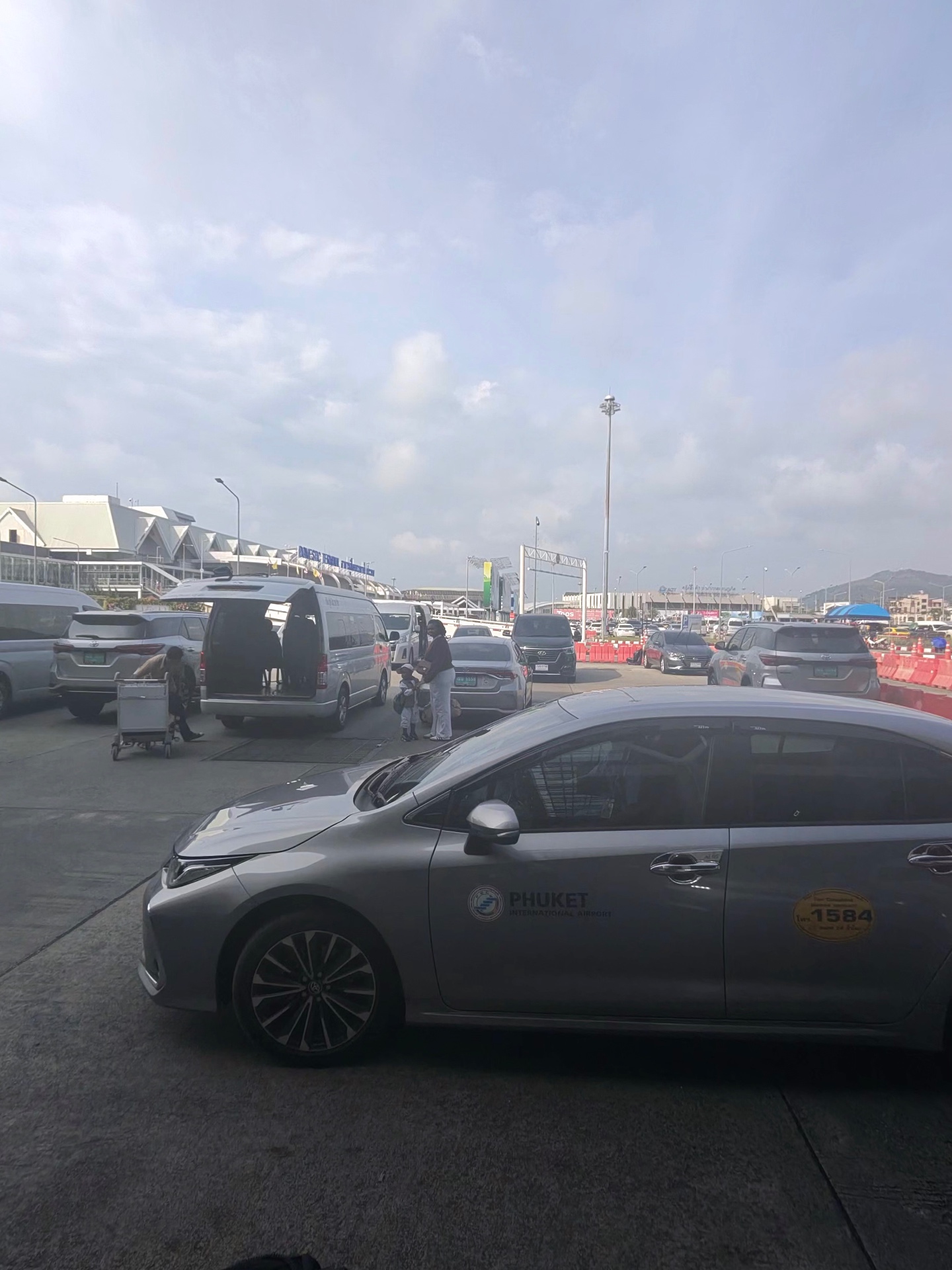Taxis devant l'aéroport international de Phuket