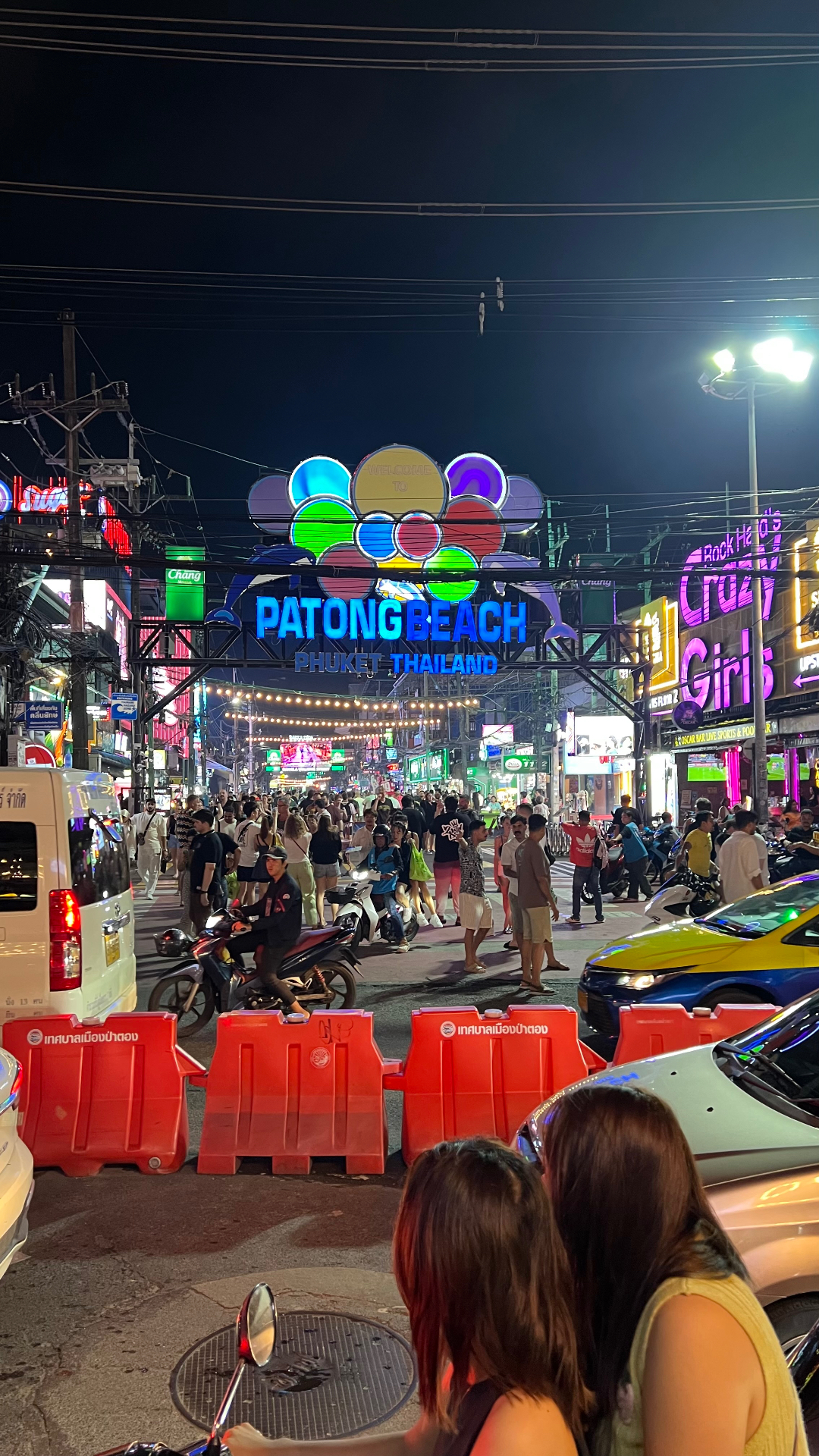 Enseigne Patong Beach et Bangla Road la nuit